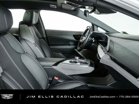 Used 2025 Cadillac Optiq Luxury 1 AWD/4WD image 23