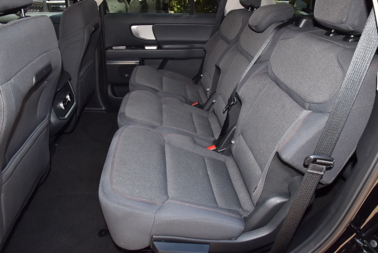 Used 2025 Ford Expedition Active RWD image 14