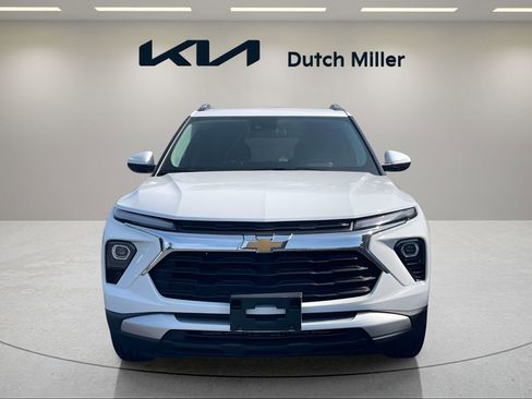 Used 2025 Chevrolet TrailBlazer LT AWD/4WD image 2