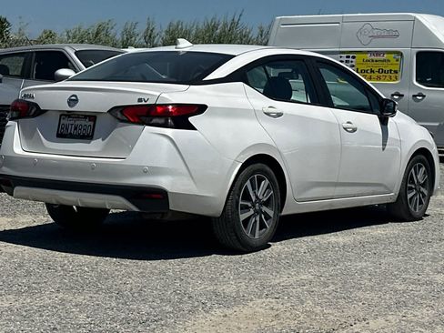 Used 2020 Nissan Versa SV FWD image 3