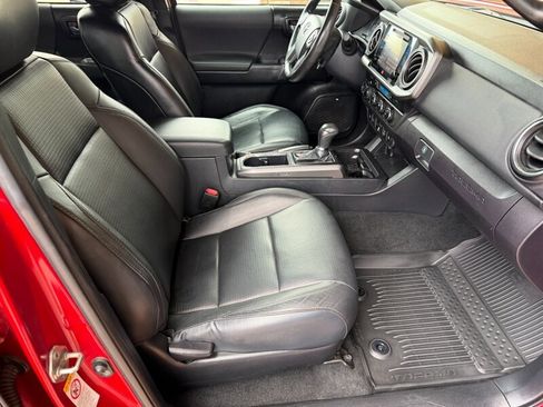 Used 2019 Toyota Tacoma TRD Off-Road image 13