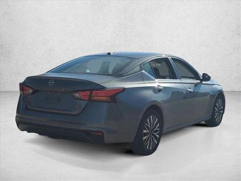 Used 2024 Nissan Altima 2.5 SV image 5