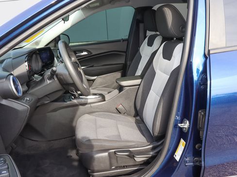 Used 2024 Chevrolet Trax LS image 7