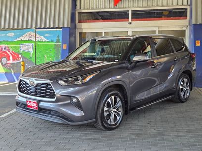 Used 2023 Toyota Highlander XLE
