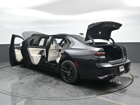 Used 2023 BMW 760i xDrive w/ Executive Package AWD/4WD image 55