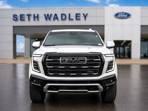 Used 2025 GMC Yukon AT4 w/ AT4 Premium Package AWD/4WD image 2