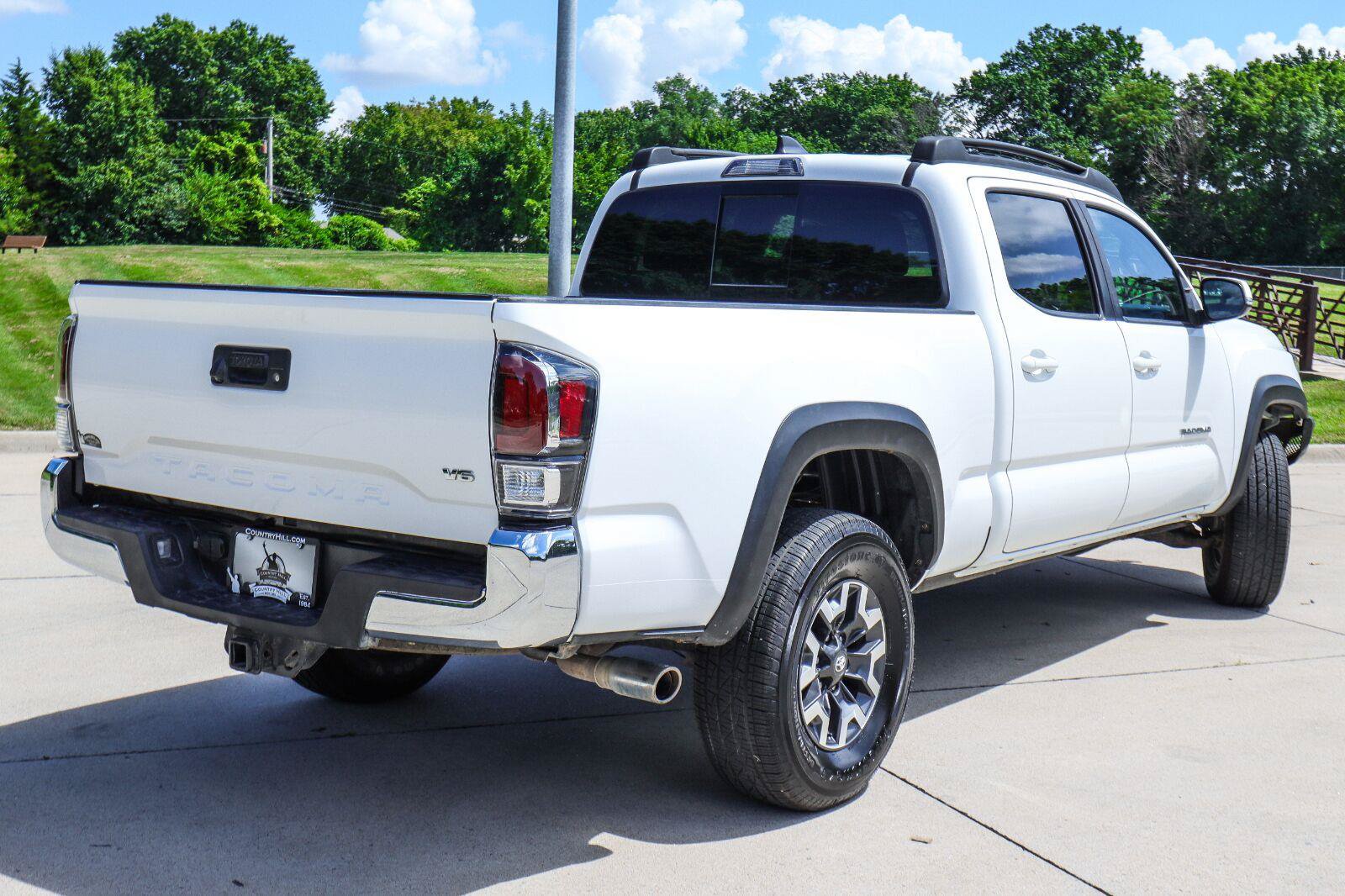 Used 2020 Toyota Tacoma TRD Off-Road AWD/4WD image 18