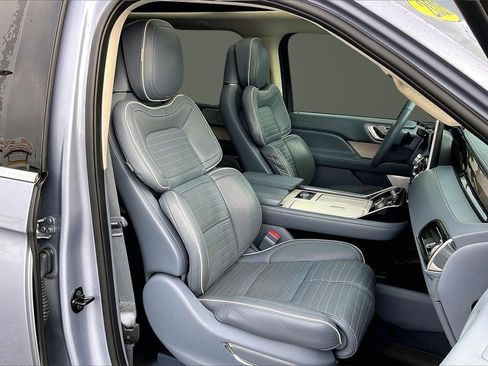 Used 2020 Lincoln Navigator L Black Label w/ Cargo Convenience Package image 7