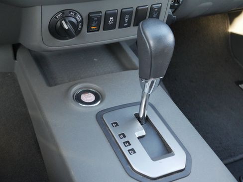 Certified 2020 Nissan Frontier SV w/ Midnight Edition Floor Mats image 12