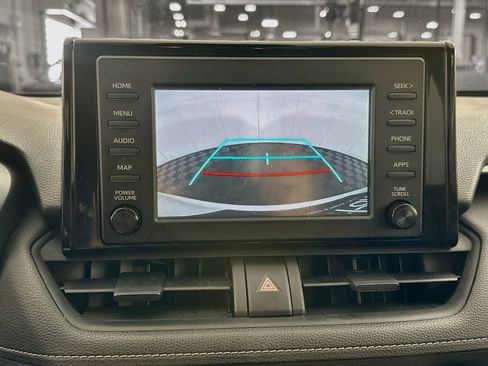 Used 2019 Toyota RAV4 LE FWD image 21