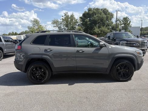 Used 2019 Jeep Cherokee Trailhawk w/ Cold Weather Group AWD/4WD image 8