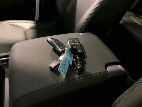 Used 2023 Land Rover Defender 110 S image 13