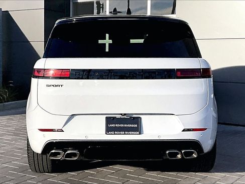 Used 2025 Land Rover Range Rover Sport Dynamic SE image 4