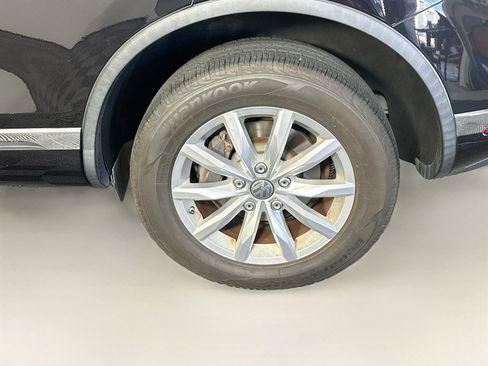 Used 2016 Volkswagen Touareg Sport AWD/4WD image 11