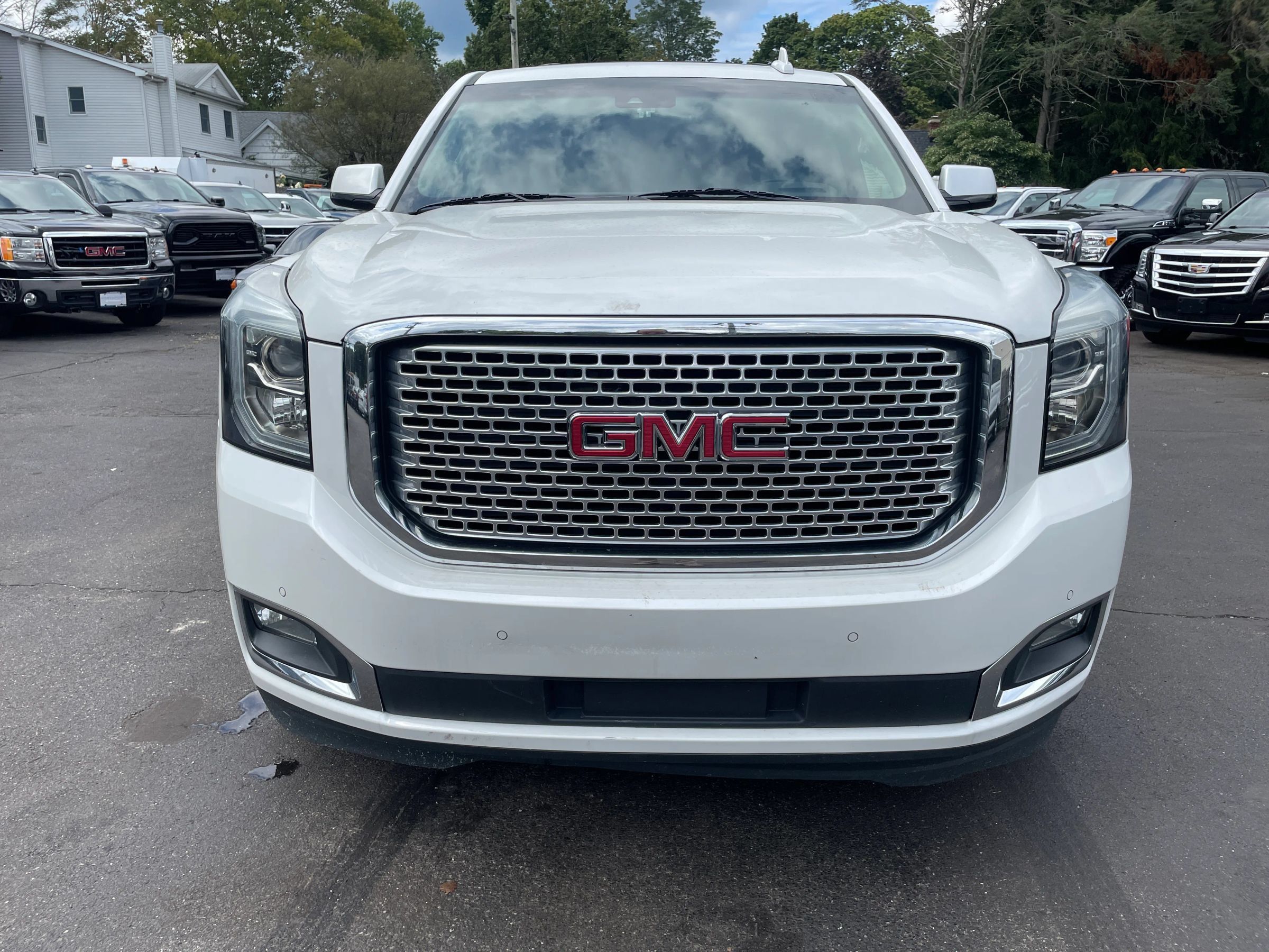 Used 2017 GMC Yukon Denali w/ Open Road Package AWD/4WD image 8