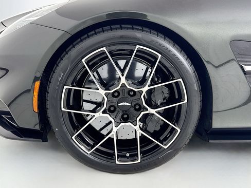 Used 2026 Aston Martin Vanquish Convertible RWD image 9