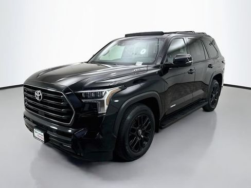 Used 2025 Toyota Sequoia Limited w/ Tow Technology Package AWD/4WD image 3