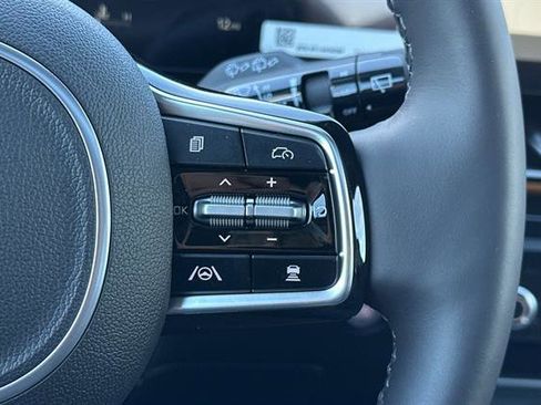 New 2025 Kia Carnival SX Prestige image 32