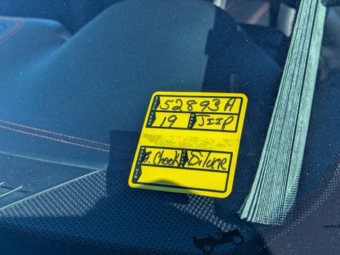 Used 2019 Jeep Cherokee Trailhawk image 30