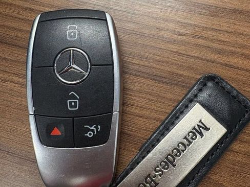 Used 2021 Mercedes-Benz GLC 300 4MATIC image 30