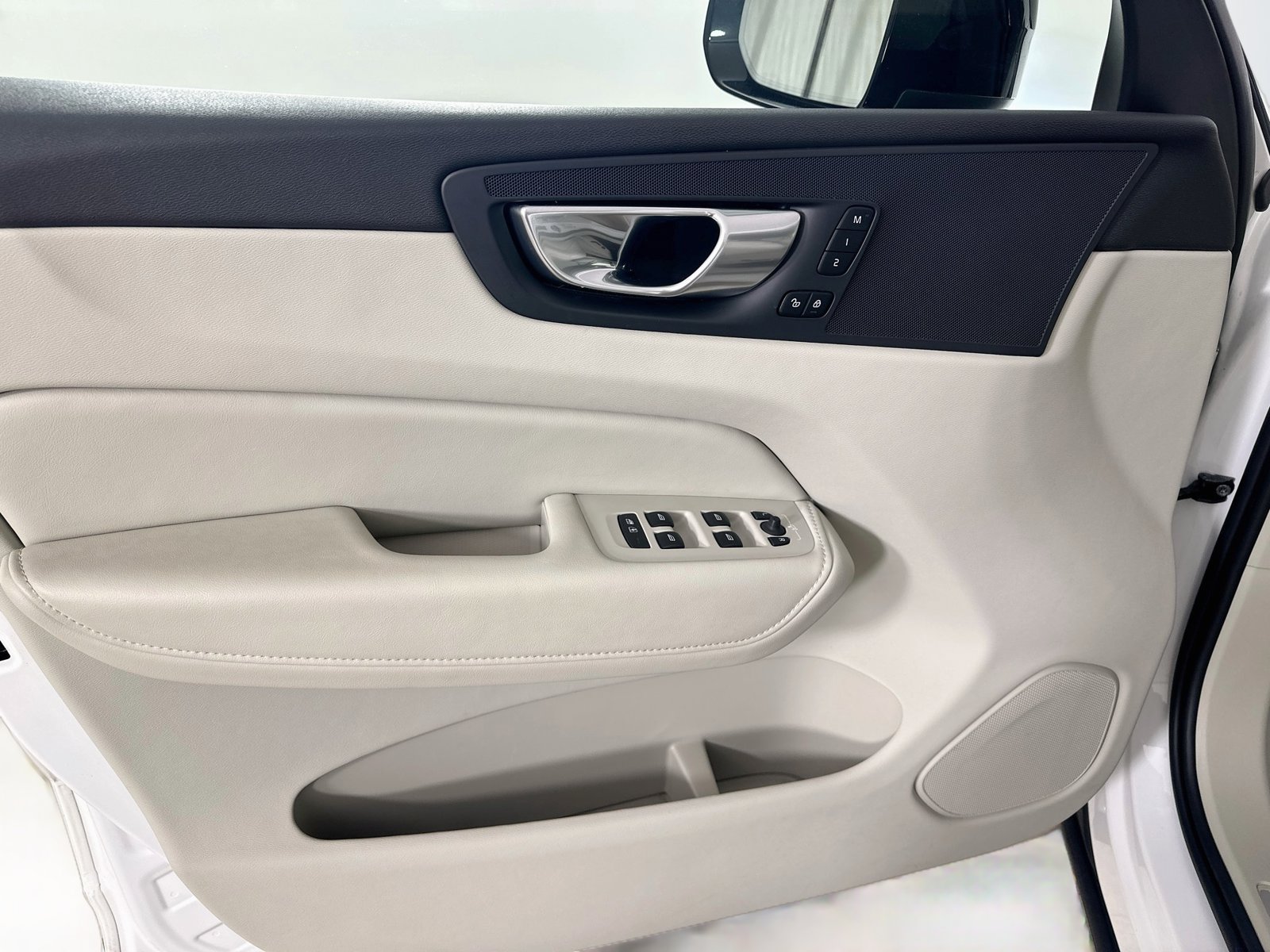 Certified 2024 Volvo XC60 B5 Plus w/ Climate Package AWD/4WD image 16