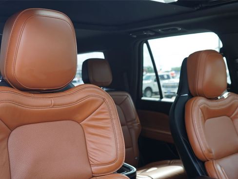 Used 2019 Lincoln Navigator L Reserve AWD/4WD image 30