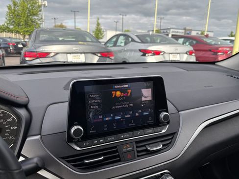 Used 2025 Nissan Altima 2.5 SR FWD image 17