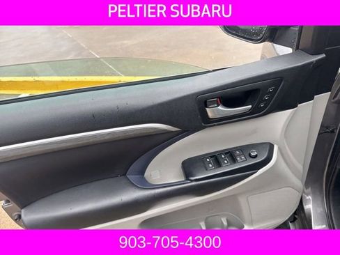 Used 2017 Toyota Highlander Limited Platinum image 8