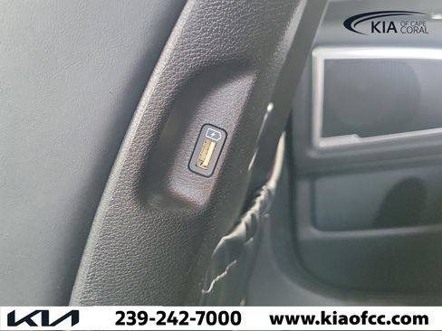 Used 2022 Kia Telluride LX FWD image 16