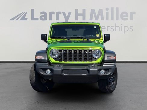 Used 2025 Jeep Wrangler Sport image 4