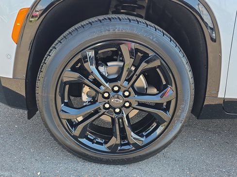 New 2027 Chevrolet Traverse RS w/ LPO, Floor Liner Package FWD image 9