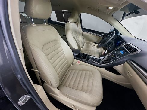 Used 2015 Ford Fusion SE image 25