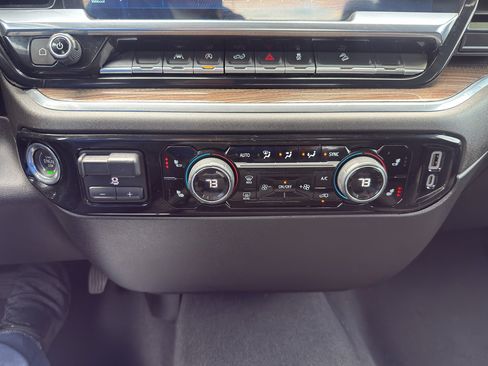 Used 2024 Chevrolet Silverado 1500 RST w/ Z71 Off-Road Package image 43