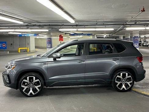 Used 2023 Volkswagen Taos SEL image 32