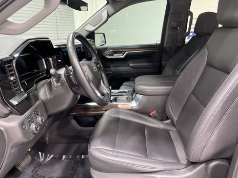 Used 2023 Chevrolet Silverado 1500 LT Trail Boss w/ LT Trail Boss Premium Package AWD/4WD image 11