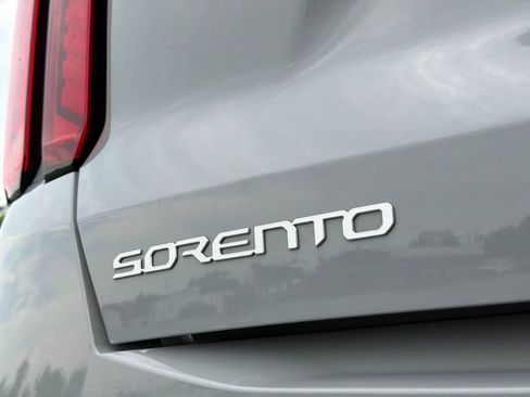Used 2024 Kia Sorento S w/ Panoramic Sunroof Package FWD image 17