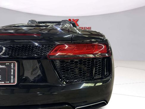 Used 2017 Audi R8 V10 w/ Carbon Exterior Package AWD/4WD image 29