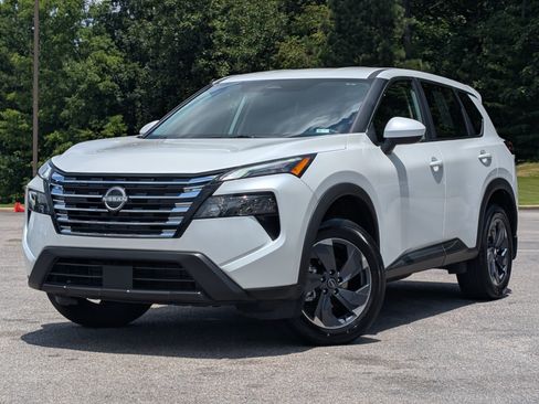 Used 2026 Nissan Rogue SV FWD image 4