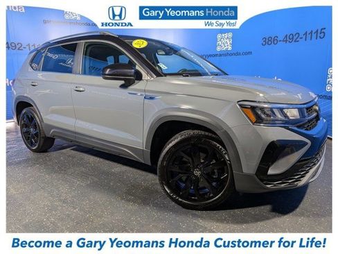 Used 2024 Volkswagen Taos SE image 1