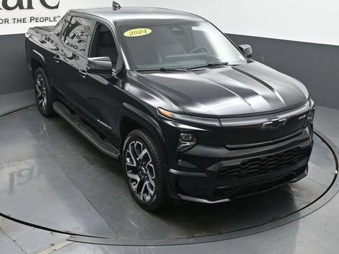 Used 2024 Chevrolet Silverado EV RST AWD/4WD image 46