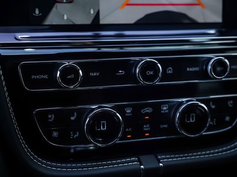 Used 2024 Bentley Bentayga Extended Wheelbase image 22