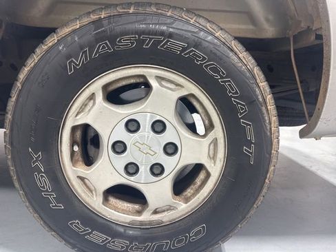 Used 2004 Chevrolet Silverado 1500 LS image 9