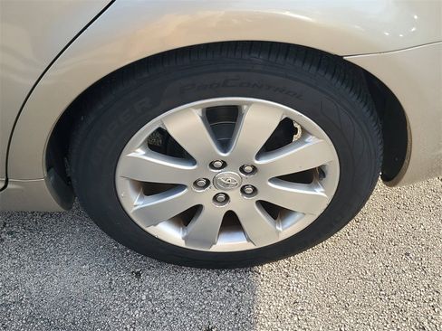 Used 2005 Toyota Avalon image 5