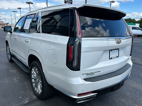 Used 2021 Cadillac Escalade Premium Luxury AWD/4WD image 2