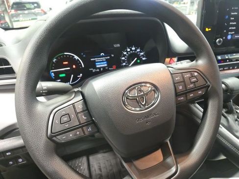 Used 2026 Toyota Sienna LE image 13