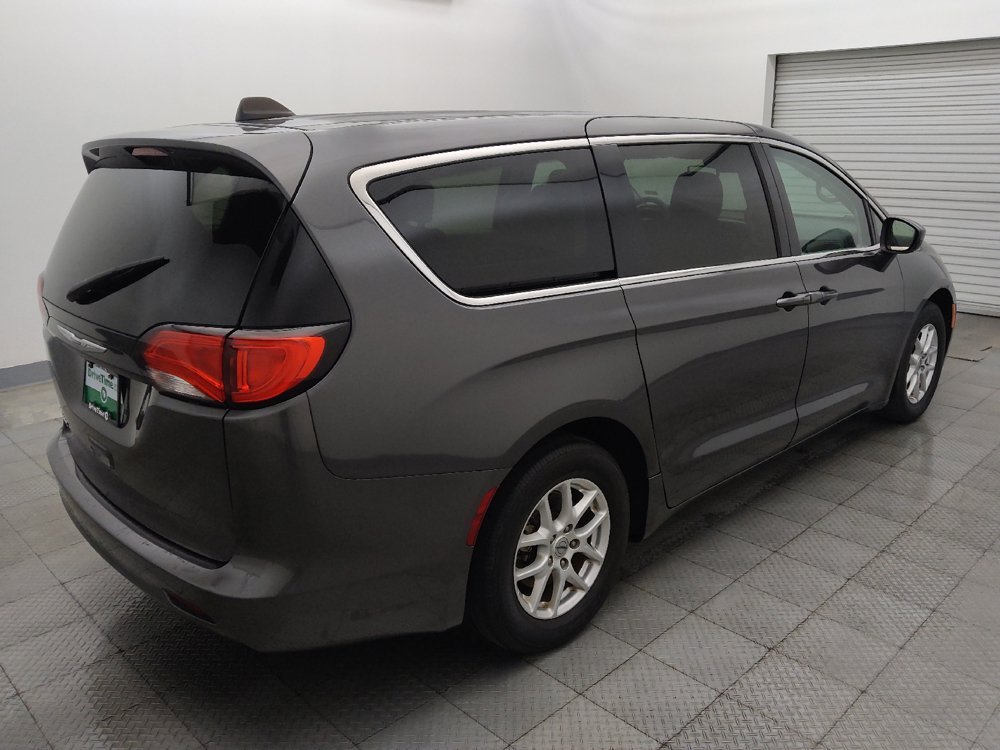 Used 2023 Chrysler Voyager LX FWD image 9