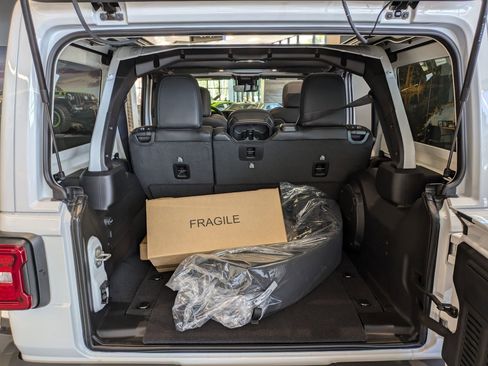 New 2025 Jeep Wrangler Unlimited Rubicon 392 image 23