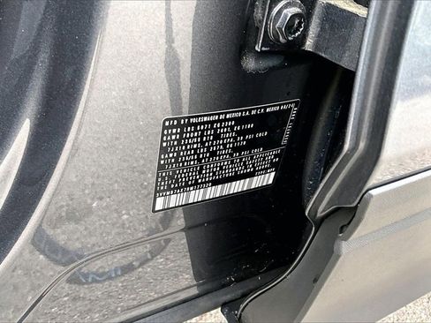 Certified 2024 Volkswagen Tiguan SE w/ Panoramic Sunroof Package image 30