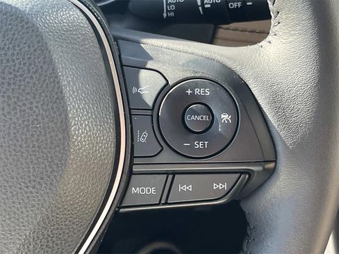 Used 2023 Toyota RAV4 XLE Premium image 27