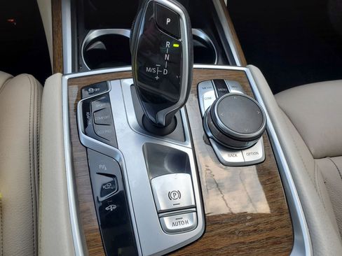 Used 2018 BMW 750i xDrive image 62